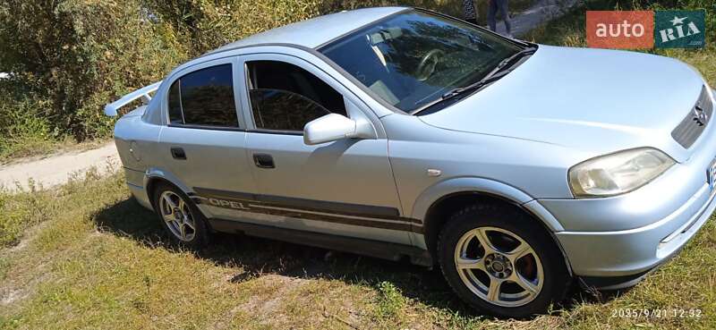 Седан Opel Astra 2005 в Кременчуге