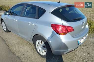 Хэтчбек Opel Astra 2010 в 