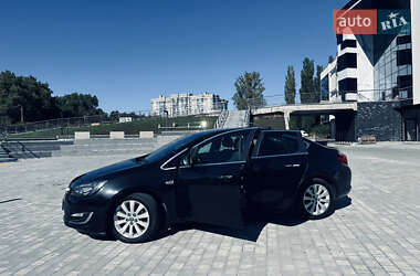 Седан Opel Astra 2012 в 