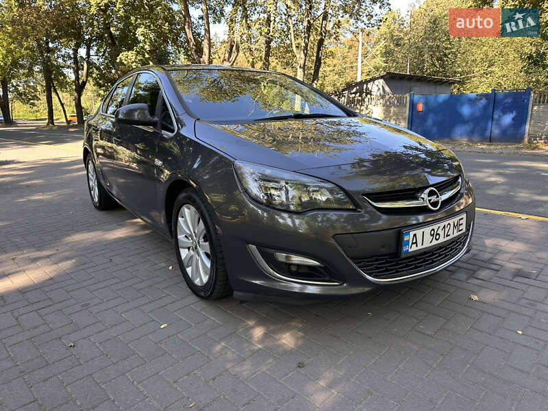 Седан Opel Astra 2013 в Киеве