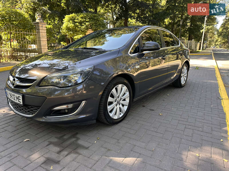Седан Opel Astra 2013 в Киеве
