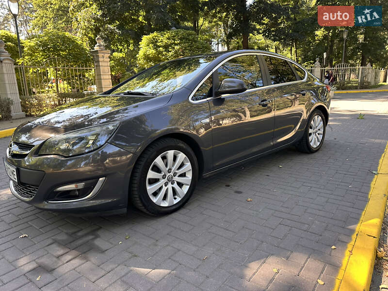 Седан Opel Astra 2013 в Киеве