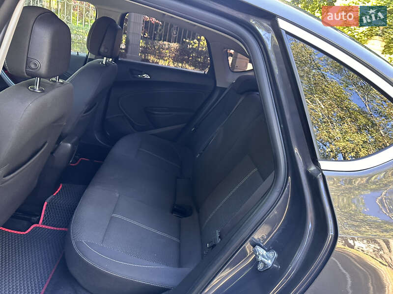 Седан Opel Astra 2013 в Киеве