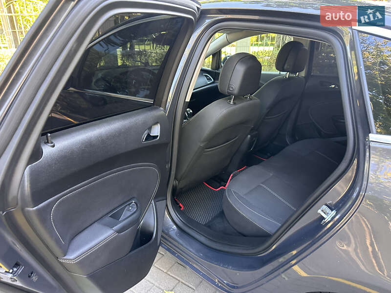 Седан Opel Astra 2013 в Киеве