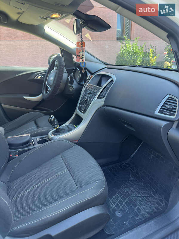 Универсал Opel Astra 2011 в Стрые