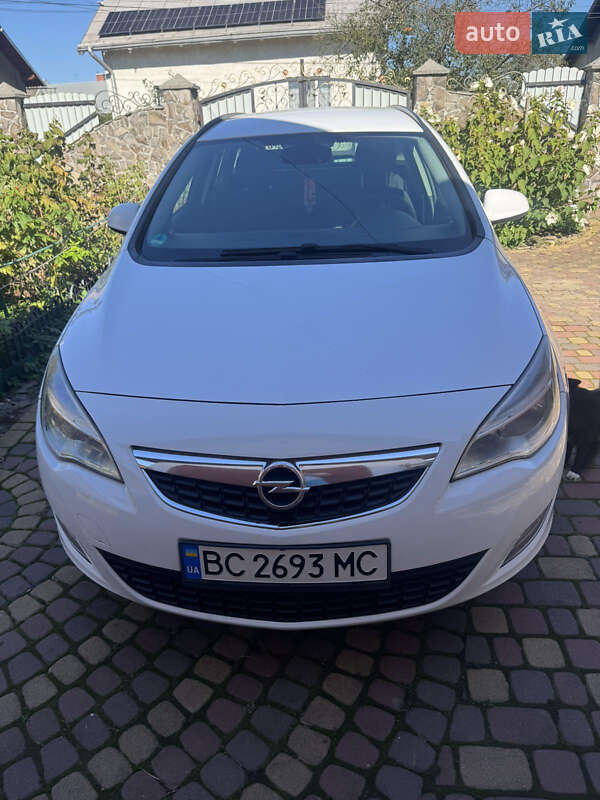 Opel Astra 2011