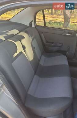Седан Opel Astra 2005 в 