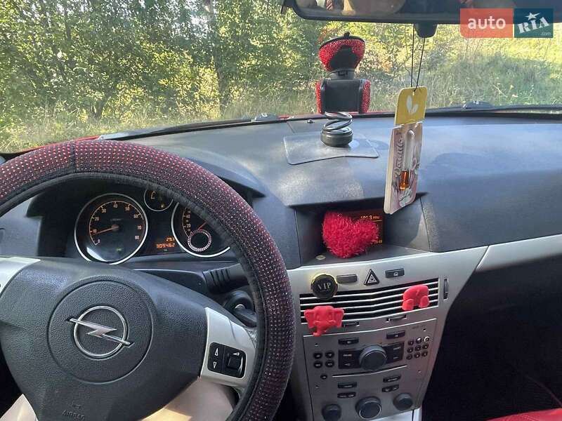Купе Opel Astra 2008 в Львове