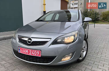 Хэтчбек Opel Astra 2010 в 