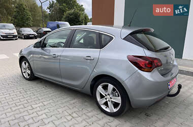 Хэтчбек Opel Astra 2010 в 