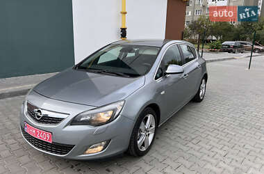 Хэтчбек Opel Astra 2010 в 