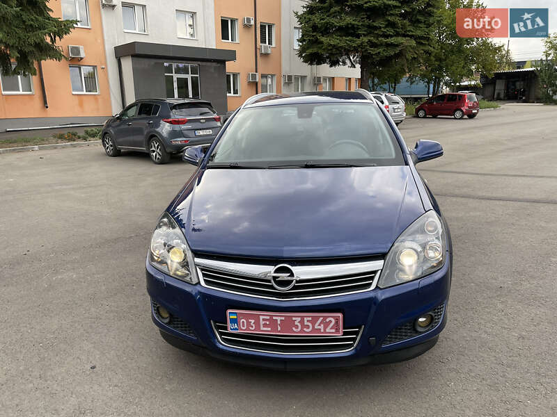 Универсал Opel Astra 2010 в Ровно