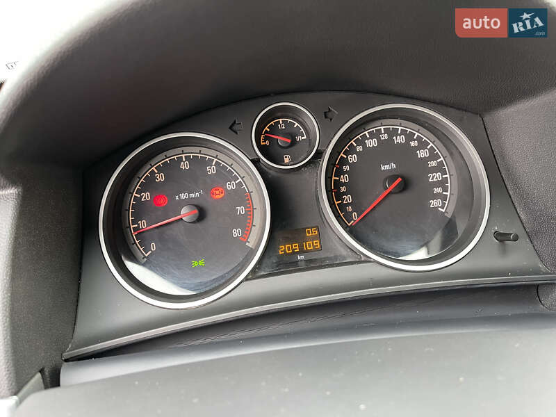 Универсал Opel Astra 2010 в Ровно