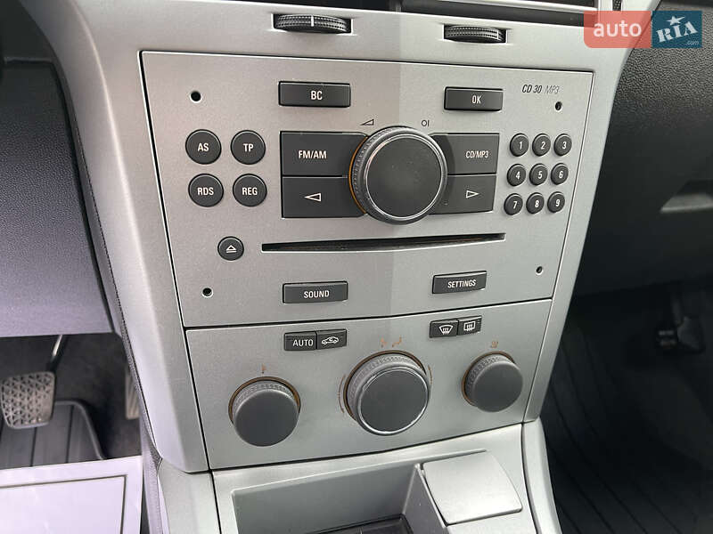 Универсал Opel Astra 2010 в Ровно