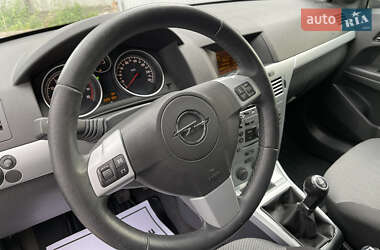 Универсал Opel Astra 2010 в 