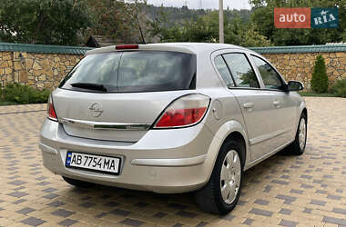 Хэтчбек Opel Astra 2004 в 