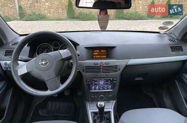 Хэтчбек Opel Astra 2004 в 