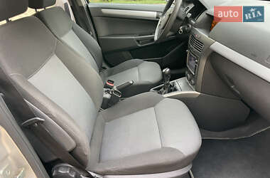 Хэтчбек Opel Astra 2004 в 