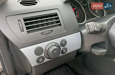Хэтчбек Opel Astra 2004 в 