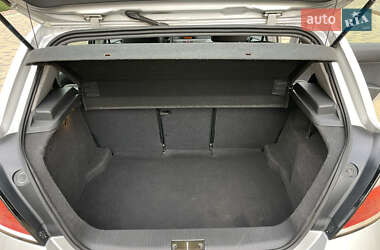 Хэтчбек Opel Astra 2004 в 