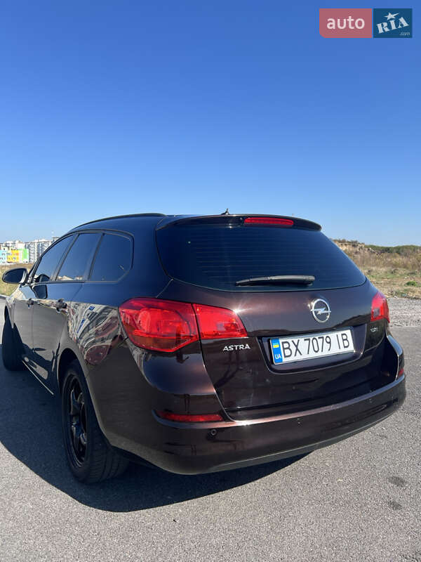 Универсал Opel Astra 2011 в Виннице