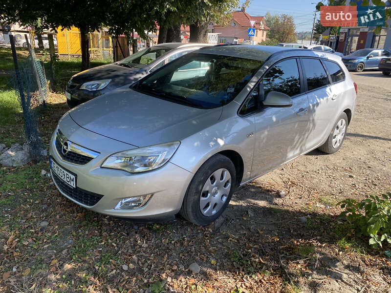 Универсал Opel Astra 2012 в 