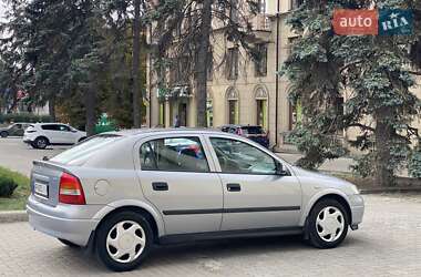 Хэтчбек Opel Astra 2002 в 