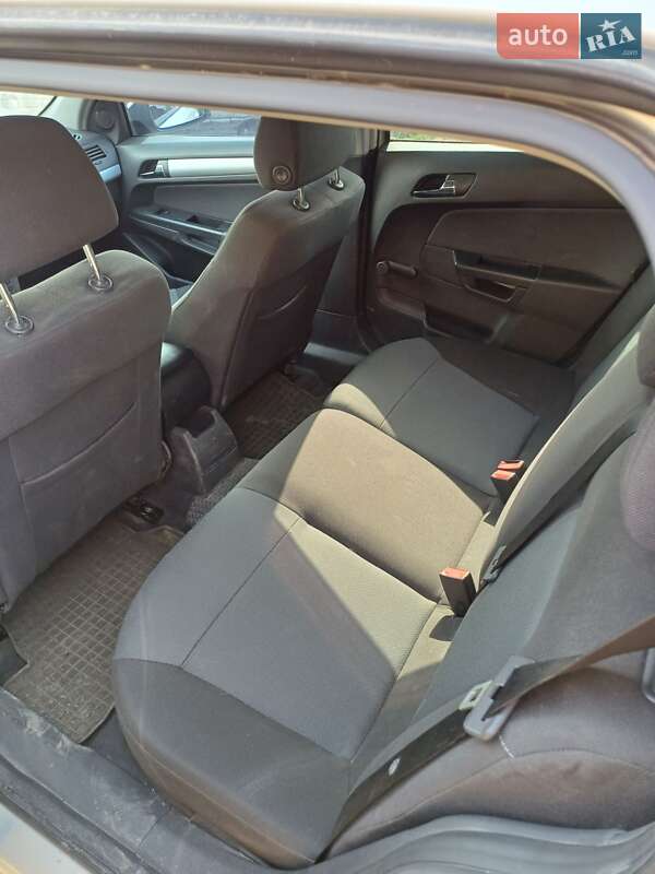 Универсал Opel Astra 2005 в Гайсине