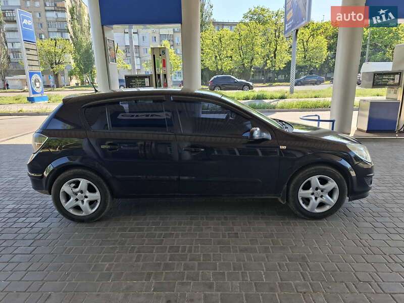 Хэтчбек Opel Astra 2008 в Николаеве