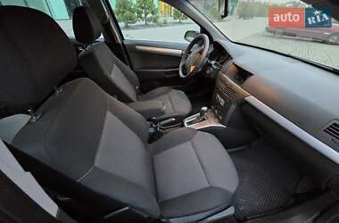 Хэтчбек Opel Astra 2006 в 