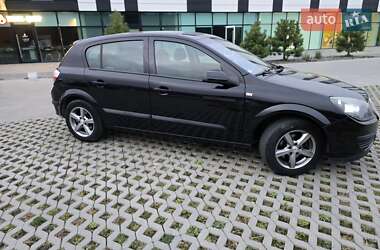 Хэтчбек Opel Astra 2006 в 