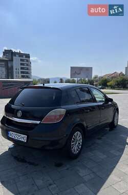 Хэтчбек Opel Astra 2006 в 
