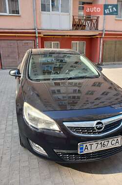 Универсал Opel Astra 2011 в Калуше