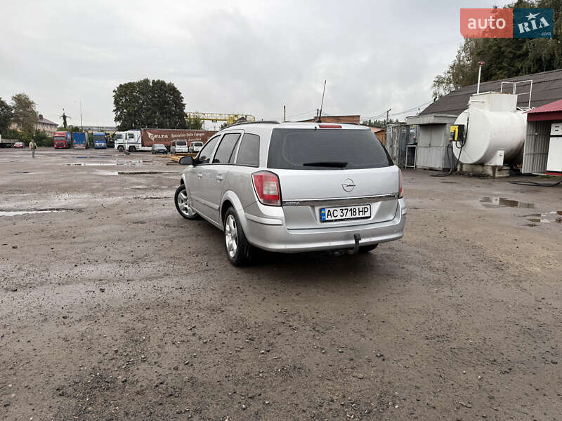 Универсал Opel Astra 2008 в Луцке