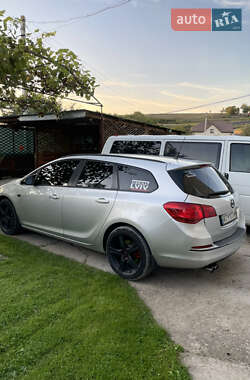 Универсал Opel Astra 2012 в 