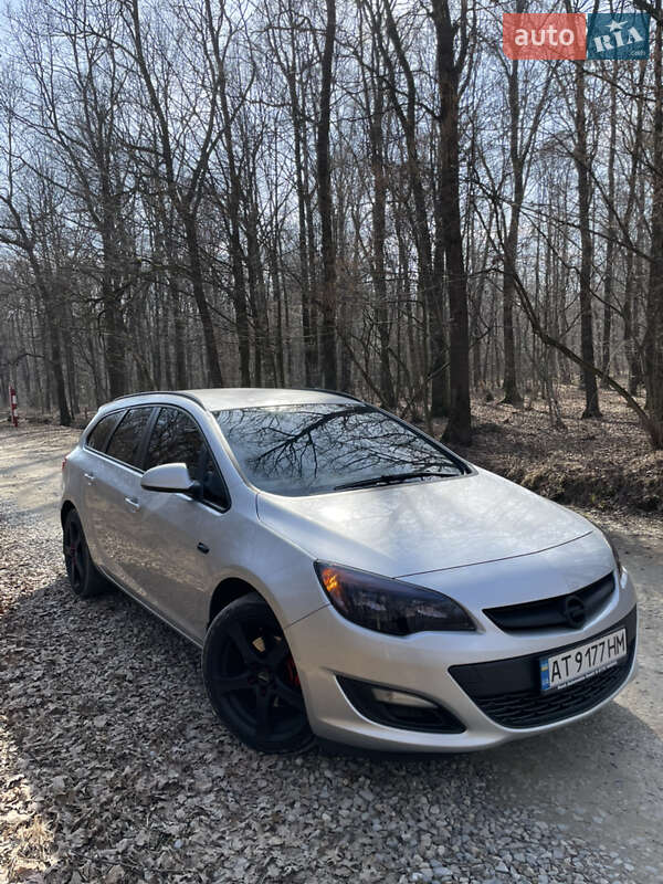 Универсал Opel Astra 2012 в Ивано-Франковске