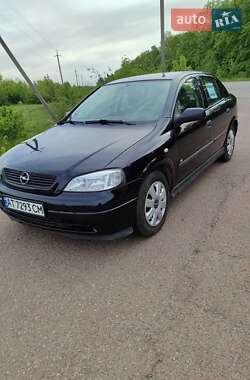 Хэтчбек Opel Astra 2005 в 