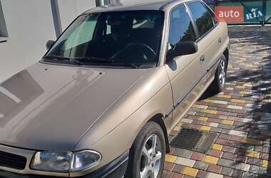 Седан Opel Astra 1998 в Синельниково