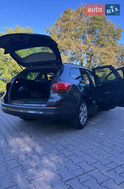 Универсал Opel Astra 2012 в 