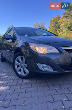 Універсал Opel Astra 2012 в Миргороді