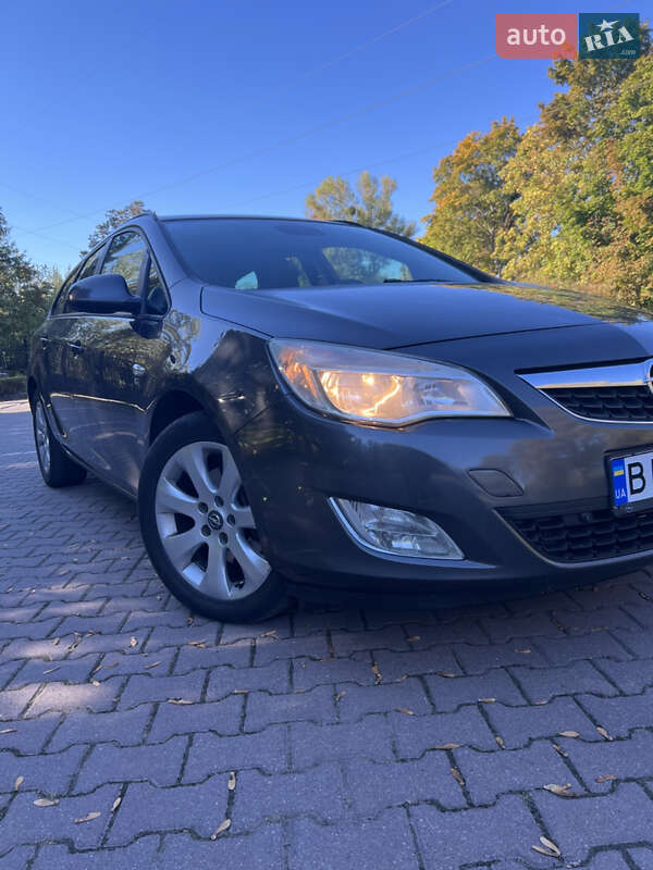 Opel Astra 2012