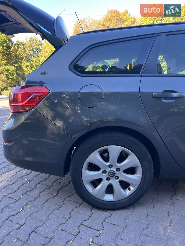 Універсал Opel Astra 2012 в Миргороді