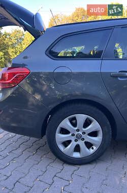 Универсал Opel Astra 2012 в 