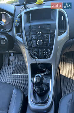 Универсал Opel Astra 2012 в 
