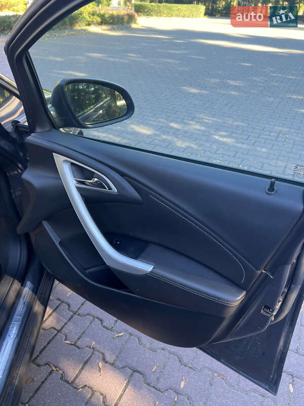 Універсал Opel Astra 2012 в Миргороді