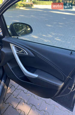 Универсал Opel Astra 2012 в 