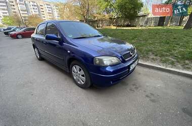 Хэтчбек Opel Astra 2003 в 
