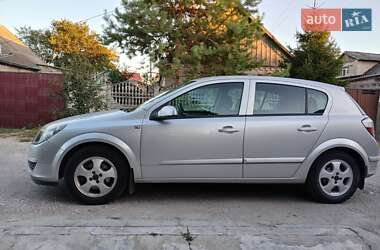 Хэтчбек Opel Astra 2005 в 