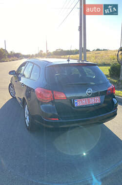 Универсал Opel Astra 2012 в 
