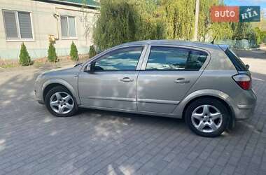 Хэтчбек Opel Astra 2006 в 